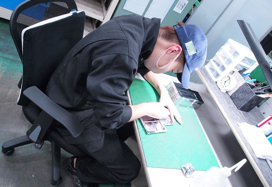 吉光工業の相模原工場での作業風景